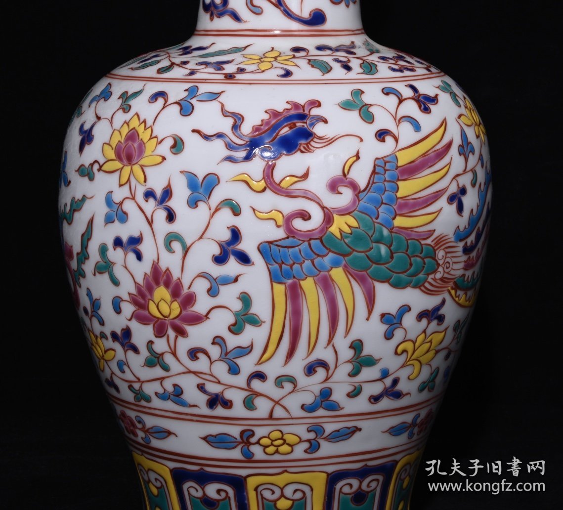 旧藏 明宣德五彩穿花凤纹贯耳瓶 高30.5×18厘米