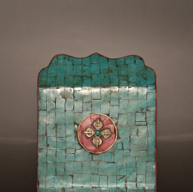 尼泊尔木镶嵌白铜红松绿松天珠宝石唐卡站观音佛板摆件 尺寸:长15厘米 宽6厘米 高22.5厘米 重704克左右