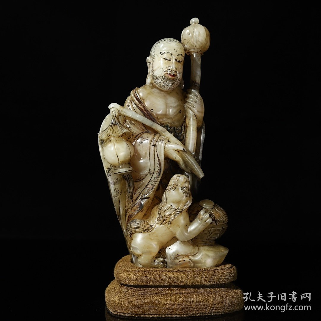 旧藏木盒装寿山石雕刻罗汉造像摆件，罗汉净长8.5厘米，宽7厘米，高19厘米，净重897克，