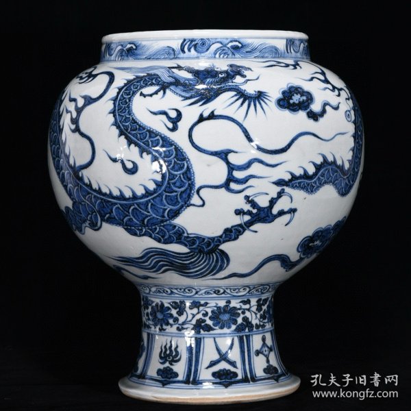 元青花龙纹鸡腿罐，高36.5厘米，直径32厘米.