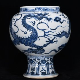 元青花龙纹鸡腿罐，高36.5厘米，直径32厘米.