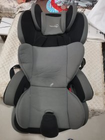 儿童汽车安全座椅0-6岁，国家3C强制性质量认证，产品型号YB706A，正品材质好，出口产品，原售价在几百元。