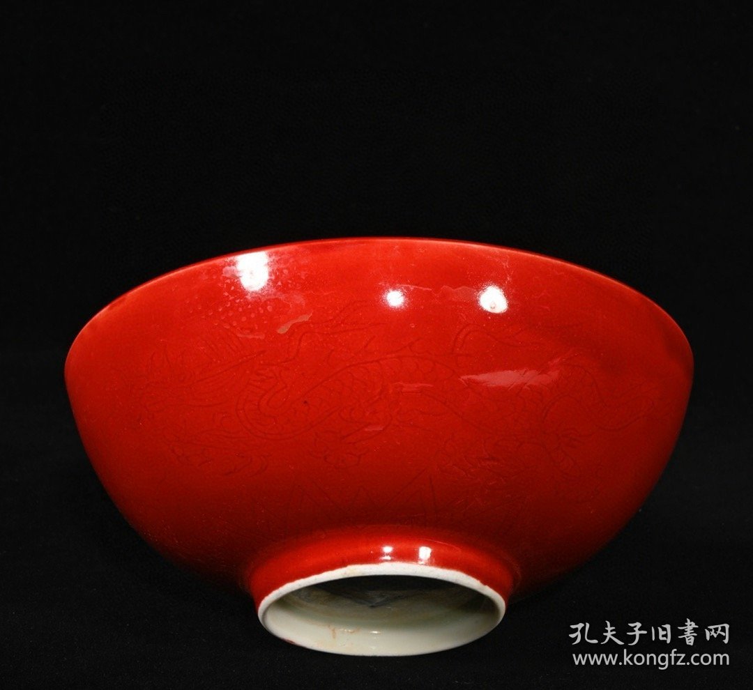 大明成化年制红釉雕刻龙纹薄胎碗一对，高5.2×12.2厘米