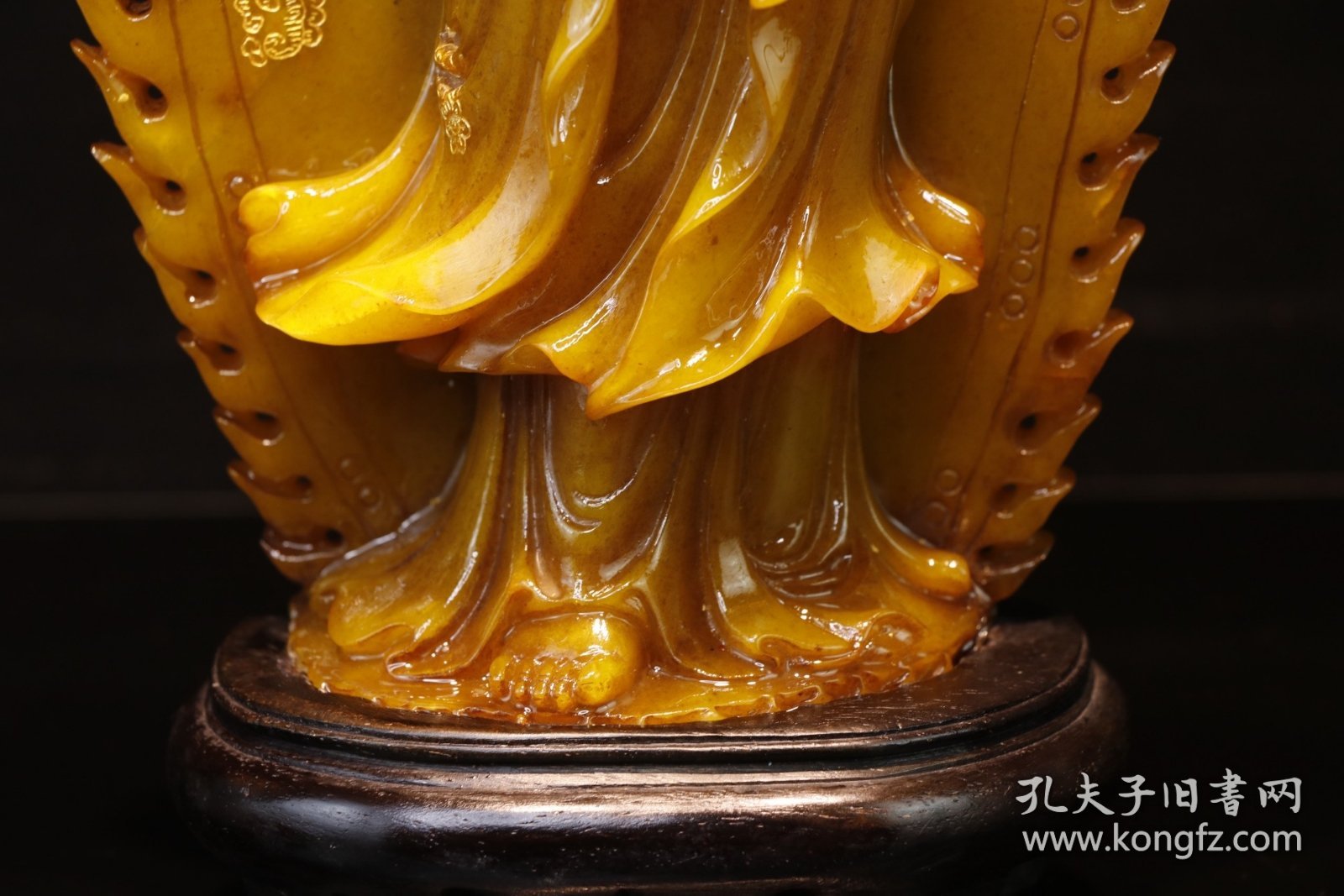 精品田黄石(尚均作)“背光观世音菩萨”佛像摆件 尺寸：高38cm宽18cm 重6.4斤