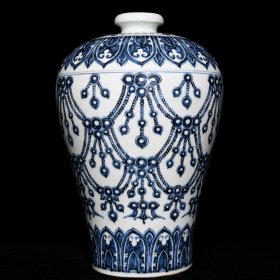 宣德青花璎珞花纹梅瓶，高41cm直径27cm