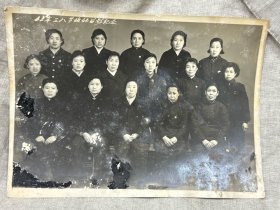 1962年三八节姐妹合影照片
