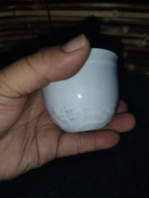 两只很漂亮的迷你花盆小花盆