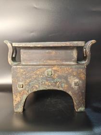 古董  古玩收藏  铜器   铜香炉  传世铜炉 回流铜香炉   纯铜香炉   长20厘米，宽12.5厘米，高13.5厘米，重量6.8斤