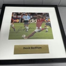 贝克汉姆亲笔签名十寸裱框大照片 英格兰球星
