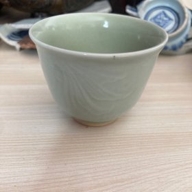 567时期的龙泉青瓷茶杯