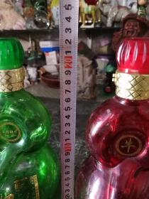 玻璃酒瓶一对