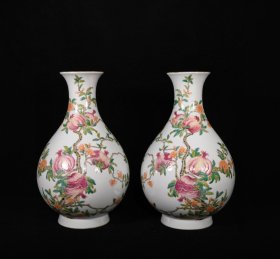清雍正御制款珐琅彩描金口石榴纹玉壶春瓶一对，高24.3×14.5厘米