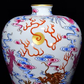 清雍正粉彩描金苍龙教子纹梅瓶尺寸38*25厘米