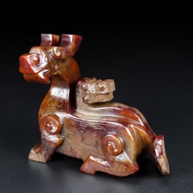 精品和田玉，玉兽，玉质细腻，包浆厚重，沁色入骨，雕工精细，局部带有红沁，品相完美，细节如图，长8.5宽4高7.5厘米，重233克