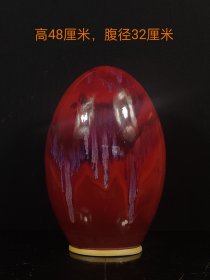 钧窑鸡血红釉瓷摆件，造型独特，釉质均匀，品相如图