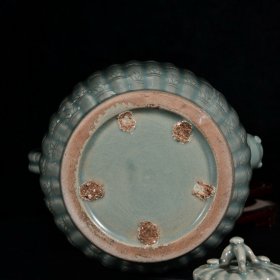 大宋高丽青瓷雕刻竹子高风亮节纹执壶
高23.3宽17厘米2