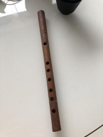 中国苏州笛子一只，品如图、侧面有点小裂不影响使用。尺寸如图