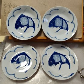 瓷器 ：手绘青花鱼盘（4只）