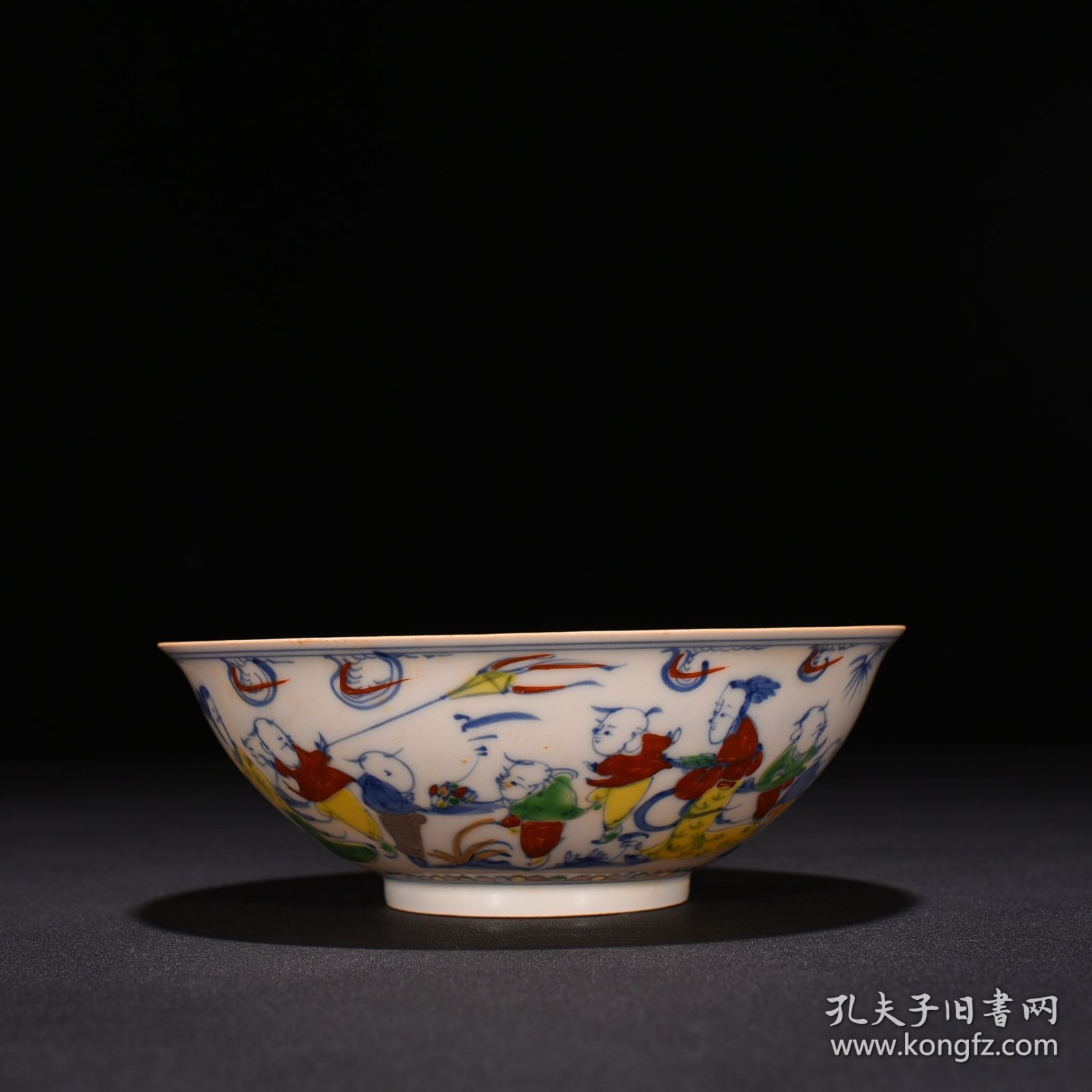 明成化红胎斗彩描金美人带子纹薄胎碗6*16.5厘米
