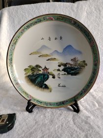 七八十年代创汇景德镇老厂货手绘粉彩山水画赏盘大窝盘，全品无磕碰裂，品相如图请自鉴。