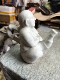 淡青釉壶一把，完好