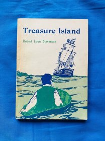 70年代金银岛经典文学《Treasure Island》罗伯特·路易斯·史蒂文森作品，七十年代怀旧经典古董古籍金银岛英文外语版，1977年原版，共158页，保存完好无缺，内容丰富精彩，有多组插图画，外文字迹清晰，珍藏级绝版古籍，尺寸成色如图，实物实图，保老保真，值得收藏摆设陈列道具使用，喜欢的随时联系，安全包邮！