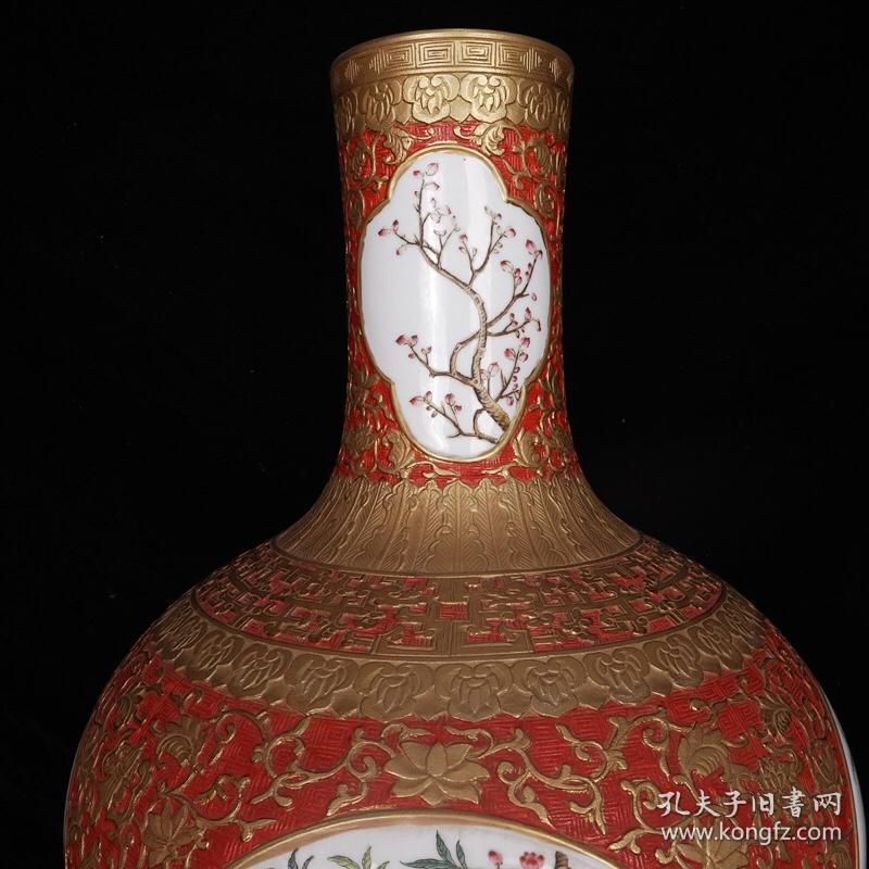 《精品放漏》全品相清瓷器收藏 清乾隆：珐琅彩鎏金浮雕开光花鸟纹天球瓶一对
高宽：57*35cm