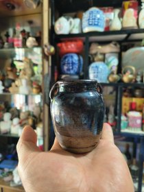 清代黑釉罐，小巧玲珑漂亮。包浆自然，无裂漏补，品好，尺寸高8.5公分如图所示。