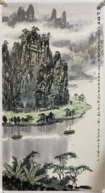 政子平，江苏太仓人。擅长中国画。自学山水画，游历名山，师法造化。作品多次入选省、市画展,并赴日本、美国、台湾展出。被国内外友人收藏。发表于多种报刊。作品收入《二十世纪中华画苑掇英大画册》。中国老年书画研究会研究员，中国美术家协会辽宁分会会员等。