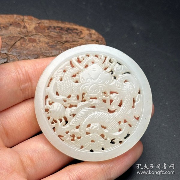 和田玉盘龙玉佩