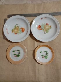 唐山六瓷厂…76年8月5日生产出品:为纪念唐山大地震…人定胜天…字体、瓜果图案瓷盘一对【并附赠松鹤延年 图案 大小瓷盘各一… 图案相同如图详看】具有收藏价值。