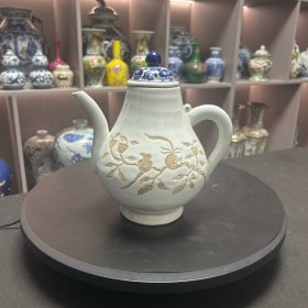 甜白釉梨形壶