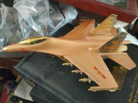 合金材质战斗机模型摆件 有说是镀金的 自鉴 品相如图 没有底座