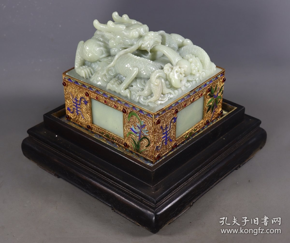 旧藏和田玉包金镶嵌龙印章
