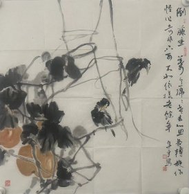 范建宇 斗方作品 ​ 祖籍河北献县。1988年毕业于河北大学美术学院，2005年中国国家画院(原中国画研究院)花鸟画导师工作室高研生，高级美术师，现为文化部艺术中心专业画家，中国美术研究院研究员，美协、书协会员，九三学社社员，现居北京