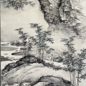 日本近代著名南画家山本梅庄作品，淡彩山水图，1914年作，绢本绫裱无轴头，带画家自题木箱，画心139*35。盒159