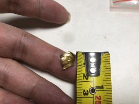 稀见极超小型袖珍毛主席头像形像章胸章 1枚（尺寸：1.3*1cm 金色铝制）背后有江门二字、扣针完整