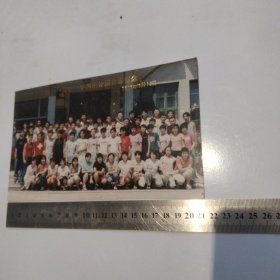 2001年兴城市一高中一年四班分班合影留念。老照片