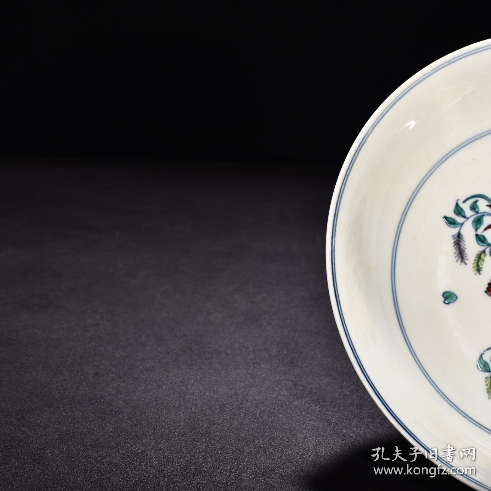 旧藏 明成化斗彩莲池鸳鸯纹盘 高4.8厘米 宽22.5厘米