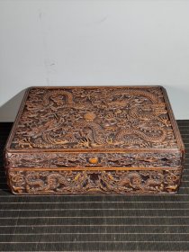 花梨木盒子 长35.5厘米，宽29.5厘米，高11厘米，重2830克