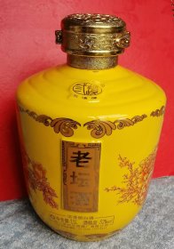 旧的空酒瓶，牡丹花及唐代诗图酒瓶高25厘米容量1.5L原物拍照.诗下端有一痕迹A10