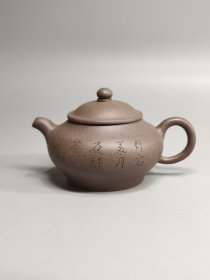 老珍藏，小品《吴德盛製》底款，刻绘精品老紫砂壶一把，包浆自然，保存完整，收藏的佳品。