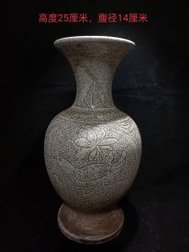 老花瓶一个，图案精美，包浆醇厚，品相完整，元宋风格