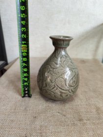 龙泉窑蒜头瓶266元