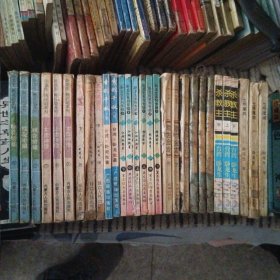 卧龙生作品65：七绝魔剑上中下、杀教主上中下、嗜血浪荡帮1～3册、傲世金龙上中下、邪侠杀手上中下、江湖血煞星上中下、圣剑千秋上下、憨大侠演义上中下、大虚神僧上中下、桃花娇娘上中下册(已售)共9套26本合售。