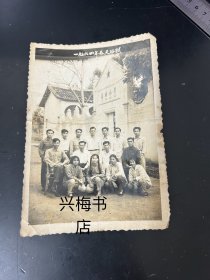 1964年梅县玉水小学门口留影，客家梅州教育类老照片
