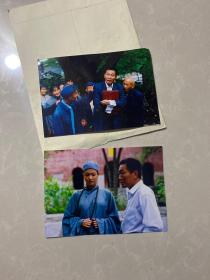 杜源照片两张 中国内地男演员，国家一级演员，1982年毕业于中央戏剧学院表演系，毕业后在黑龙江电影电视剧制作中心任演员，2000年转业调入广州话剧团任演员。