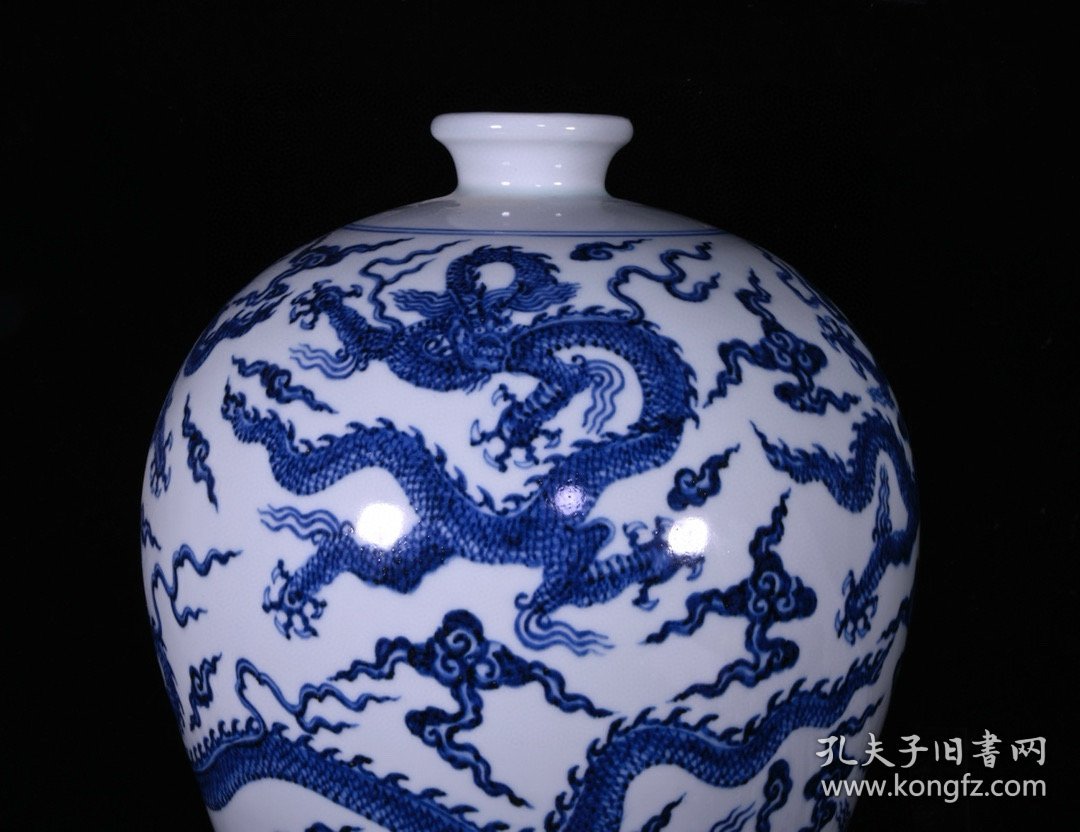 清青花龙纹梅瓶，高35×23厘米