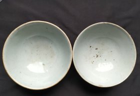 老青瓷碗两只 品相如图