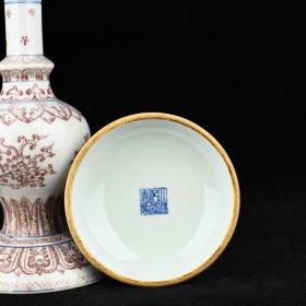 清乾隆釉里红缠枝莲芭蕉叶福寿如意纹蜡台一对规格22*12厘米
